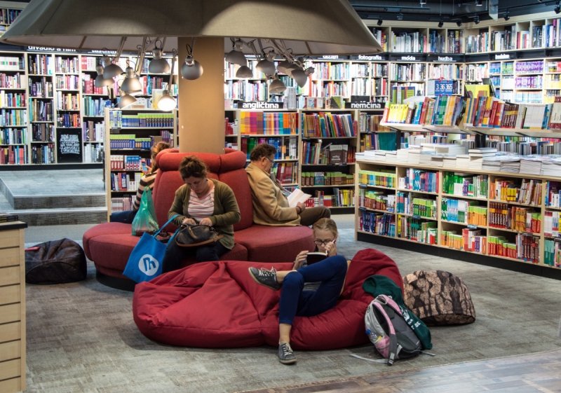 boutique-GONFARON-min_books_bookstore_book_reader_readers_reading_shop_sale_books-849006