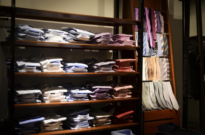 boutique-GONFARON-min_shirts_exhibition_shop_shopping_shelf_buy_business_clothing-940715